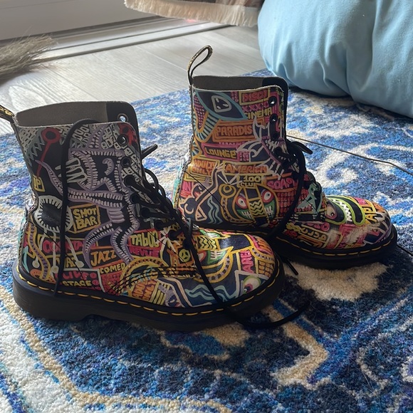 Dr. Martens size 6 limited edition excellent condition - Picture 3 of 6